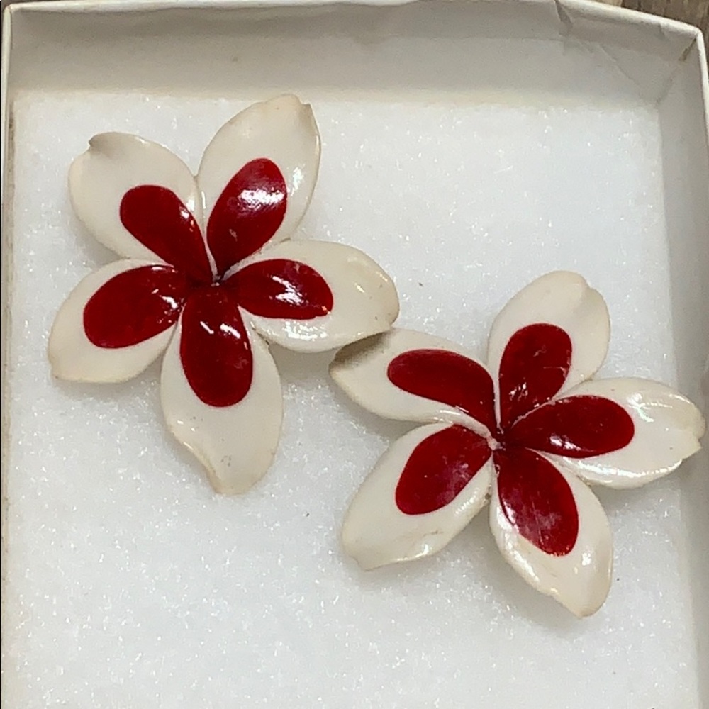 Vintage clip on flower earrings super cute
